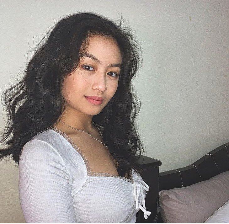 Ashley del Mundo - He's into Her