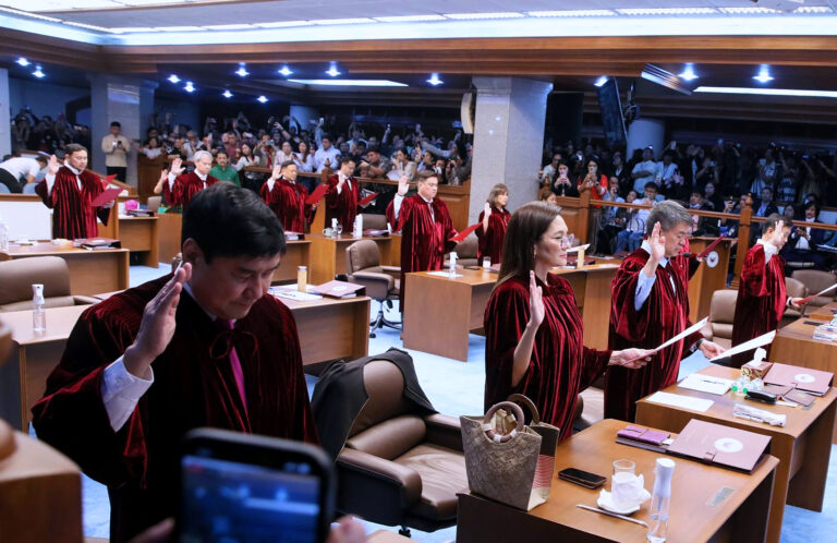 Philippine senators taking oath as impeachment court judges
